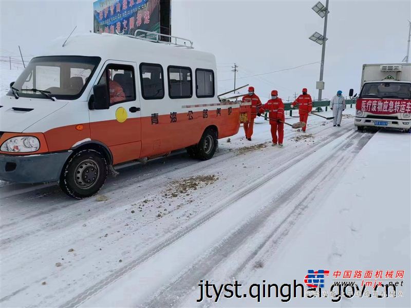 青海省公路管养单位全力开展道路清雪保通工作