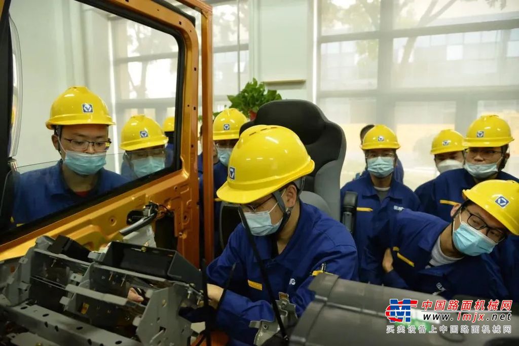	培训老师耐心解答相关问题