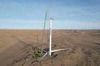 中联重科起重机完成国家电投阿拉善400MW风电项目风机首吊施工
