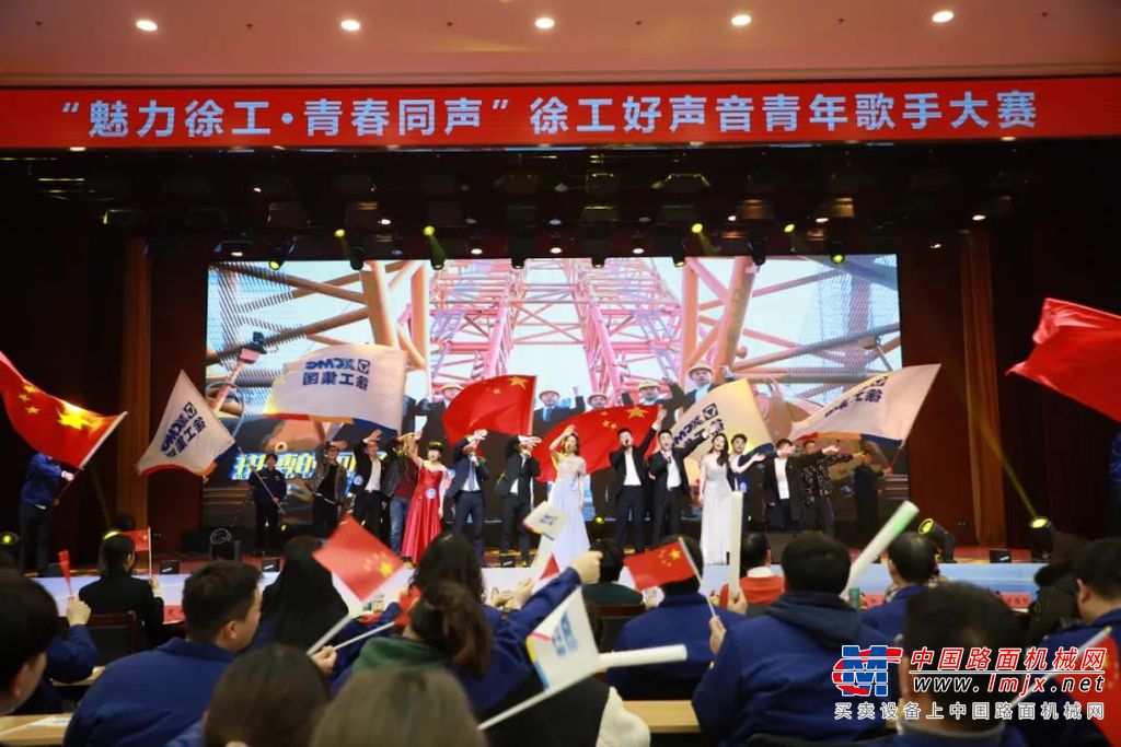 	工业机器人系统操作员赛项中陈星达（铲运事业部）、王长宇（徐工重型）分获第二、三名