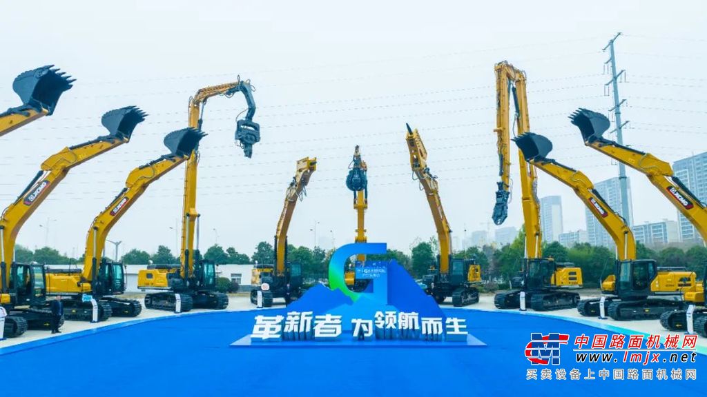 	徐工机械副总裁、徐工挖掘机械事业部总经理、党委书记宋之克在致辞中表示：“国四排放标准的切换，对中国挖掘机产业来说是转型升级的新赛道、是高质量发展的新机遇，将对行业发展理念、竞争模式和产品价值进行重塑和再定位。”