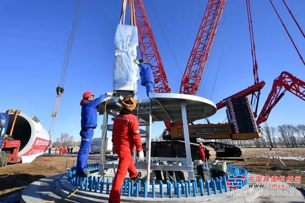 	项目由中国石油工程建设公司负责施工，今年8月初进入现场施工阶段。截至目前，已完成了基础、承台等各施工环节，具备了吊装条件。