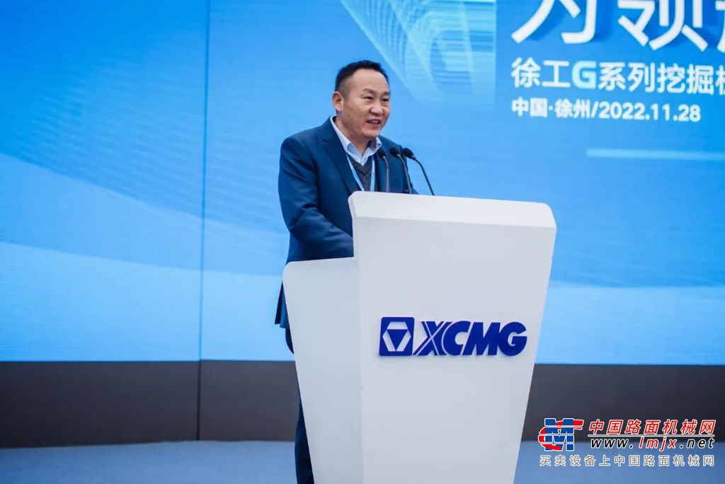 	四年磨一剑。此次徐工G系列挖掘机全球首发，是徐工挖机对“技术领先、用不毁”做成工艺品技术质量战略的深度践行，更是瞄准高端，实现从“制造”到“创造”的全面转变。