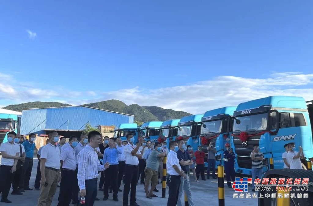 这是昌江首次首批50台三一电动牵引车及换电站正式交付启用，标志着华盛集团、三一集团、国电投三方合作项目的正式落地，开创新能源合作模式创新的先河。