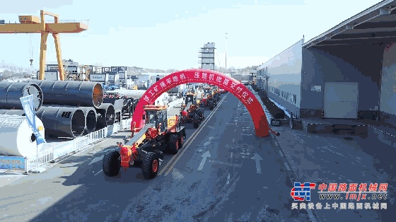 	高度，开启中国智能化、无人化新纪元。2016年，道路事业部率先自主研发道路无人化施工智能控制技术，实现京雄高速、沪宁高速、阿乌高速等实际施工应用，多次创下全球最大规模及首台套无人集群施工纪录。2021年，道路智能化、无人化技术代表行业荣耀登陆第二届联合国全球可持续交通大会，向世界展示中国智造与科技创新的最新成果，开启中国道路机械智能化、无人化发展的新纪元。