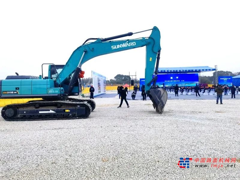 湘江航道虞公港项目开建，“山河绿”挖掘机强势助阵