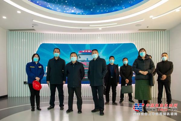 江苏省总工会党组书记、副主席徐大勇一行莅临徐工汽车参观调研