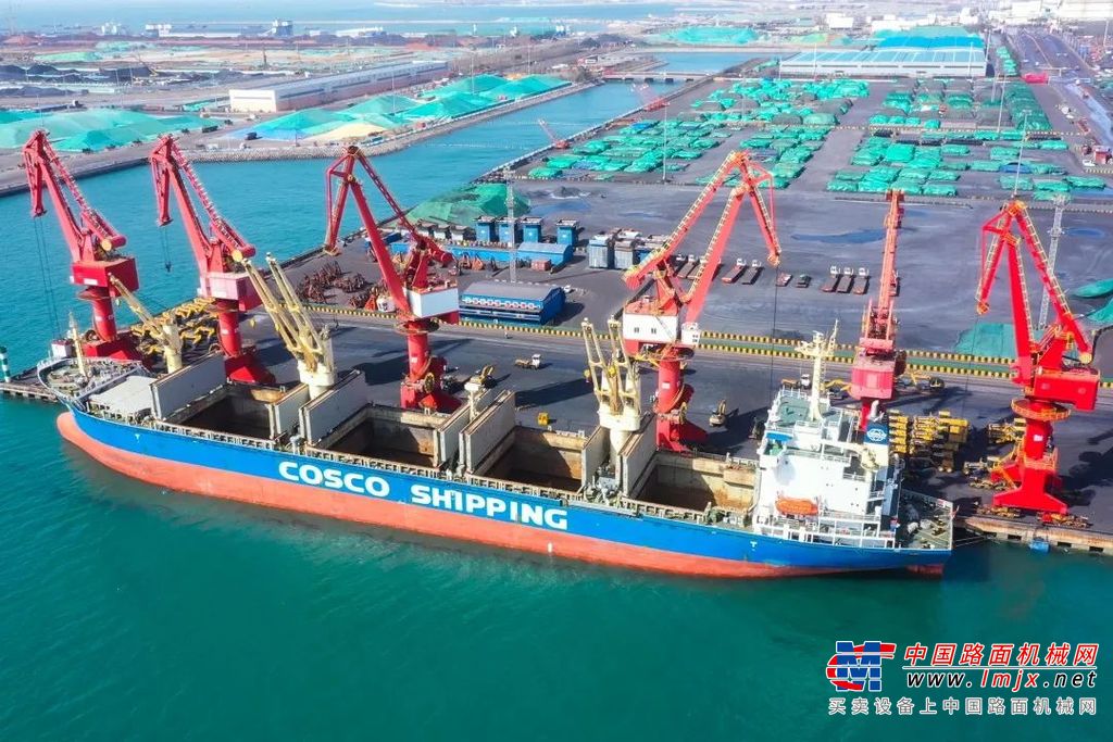 	2022年10月24-30日，在全球工程机械最具影响力的行业盛会————德国慕尼黑宝马展上，第11次参展的徐工以“Innovation for Green”为主题，携旗下的6大类近50款产品参展。其中，十余款绿色新能源产品更成为全球绿色低碳发展的价值引领，引发业内高度关注。