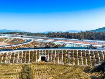 超强“打工人”！徐工沥青路面集群24小时引擎拉满
