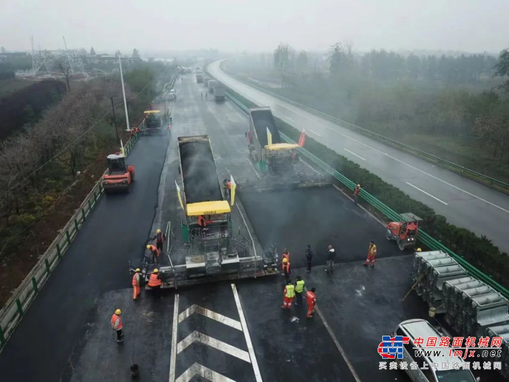 维特根路面设备实力助阵京昆高速改扩建工程