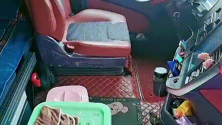 大空间打造“移动家” | 三一重卡旗舰585诸葛夫妇的致富“豪车”