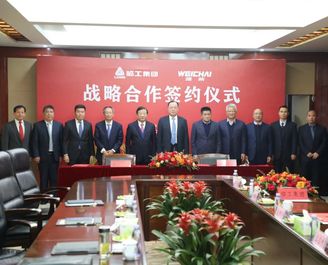 臨工集團與濰柴動力舉行戰略合作簽約儀式