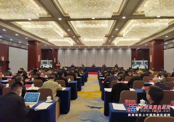 柳州柳工挖掘机荣获第六届自治区主席质量奖