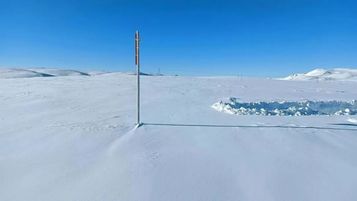 铲冰除雪，冬季保通！三一路机助力新疆最美边境线冬季除雪任务！