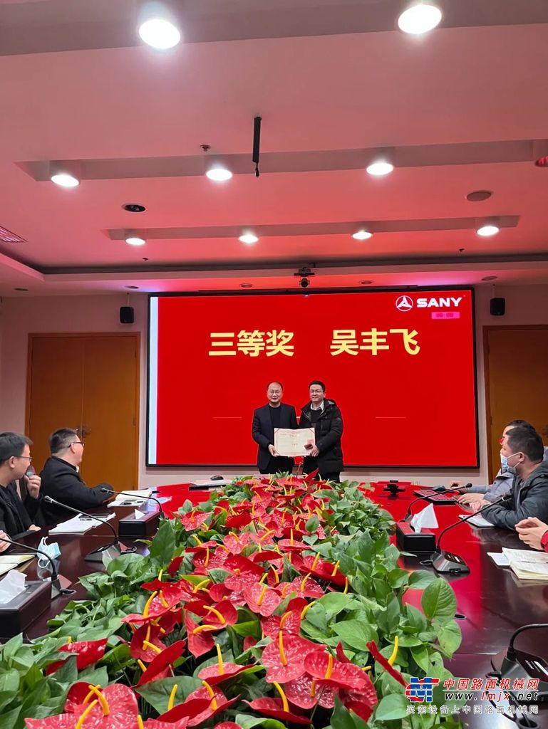杨华平表示：“感谢集团领导对于塔机公司的重视和支持，这对于塔机公司来说是压力，更是动力，在集团的大力支持下，我们没有理由不努力，没有理由不拼搏，路虽远，行则将至，事虽难，做则必成！塔机公司全体必将团结一致，克服万难，一起将三一塔机做大、做好、做强。”