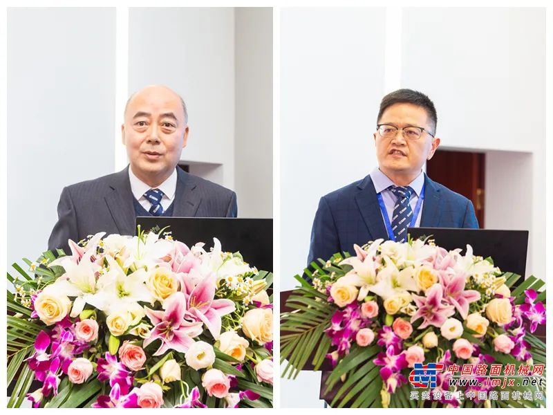 会议以2022年高光时刻开场，5系列成套道路机械全面进军市场、高端沥青路面装备助力上海虹桥机场、整体式沥青站获“市场表现金奖”... 每一个刹那，都是属于徐工道路机械的荣耀加冕，都是事业部与全国经销商伙伴携手共创未来的美好印证。