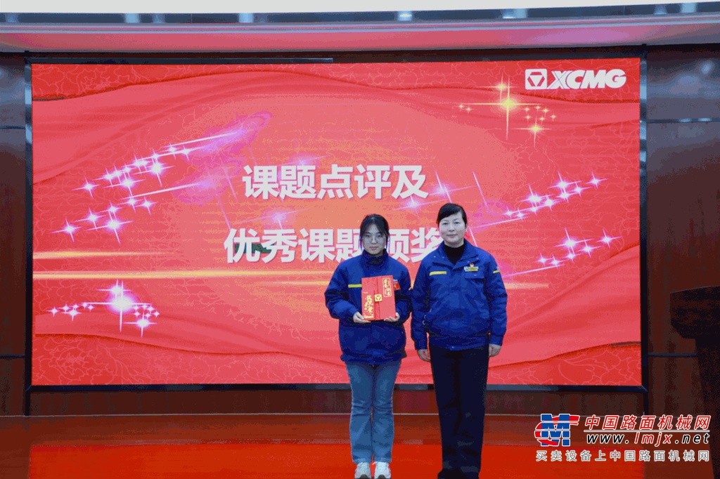 	半年来，事业部严格按照“金钥匙成长计划”落地实施新员工培训培养，通过集中培训、生产现场轮岗实训，引导大学生们围绕“人、机、料、法、环、测”六大方面，了解学习生产布局、作业流程，以及产品加工工艺，针对生产过程中存在的短板为题，大学生们组建起“课题攻关小组”，对问题进行专项研究改善。