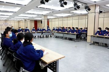 徐工铲运召开2022年新进大学生实训课题攻关汇报暨新春座谈会