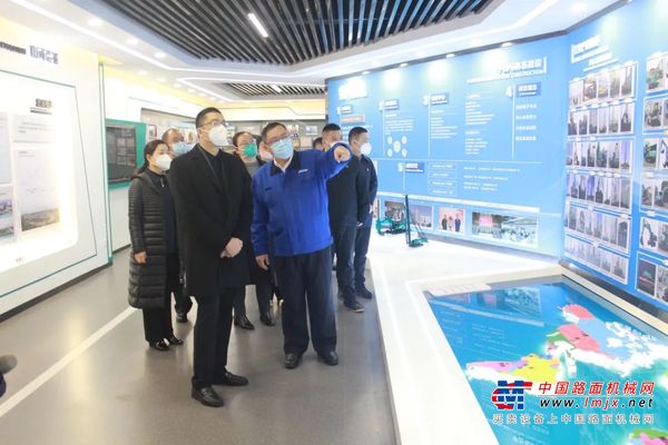 五粮液集团工会主席郭叙雷带队赴山河智能考察交流