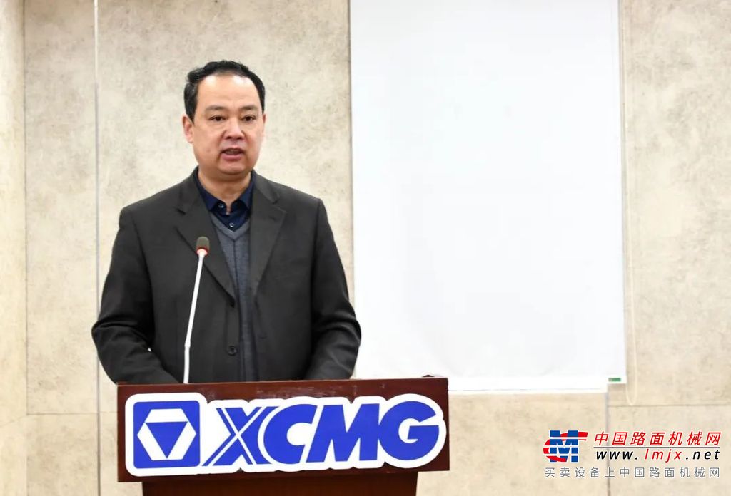 	世界技能大赛中国 (天津) 研究中心党总支书记张玉洲、世赛专家杨全利、国赛专家谭积明，徐工集团党委副书记、工会主席甄文庆，徐州市技能人才评价管理中心主任陈都标，徐工技师学院党委书记、院长冯跃虹，徐工集团工会副主席汪晓雪等出席仪式。
