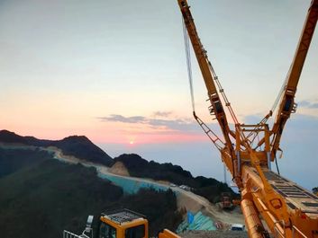 徐工全地面起重机XCA2600从平原来到高原山地——这里海拔超2000米！