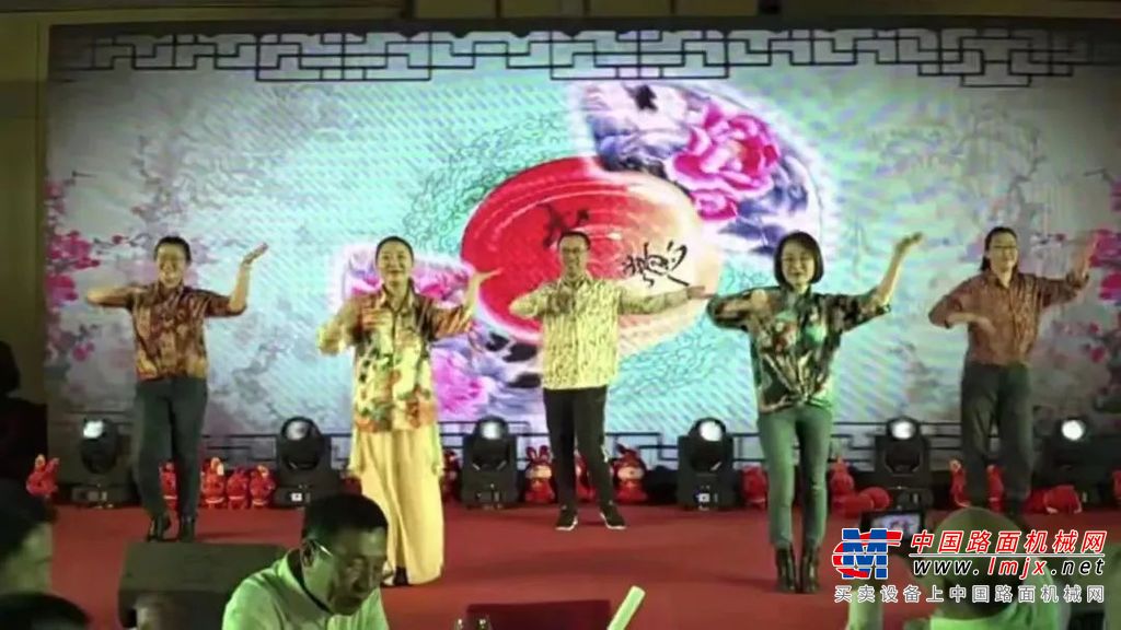 年会现场，玛连尼中国总经理马铁锋先生，向全体员工送上新年祝福，对玛连尼的每一位员工过去一年的贡献，给予了充分的肯定。2022年对于各行各业来说都是艰难的一年，即便如此，玛连尼也是积极的在困难中寻找新的机会，在逆境中成长，业务实现增长，顺利完成年度目标，实现圆满收官，可喜可贺！