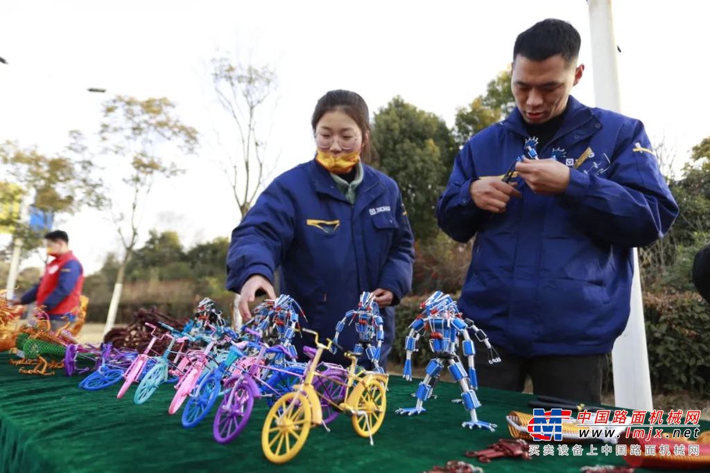 活动现场，精彩纷呈“套”住年味、百发百中、“毽”步如飞回忆满满的童年游戏将游园会的气氛再次推向高潮