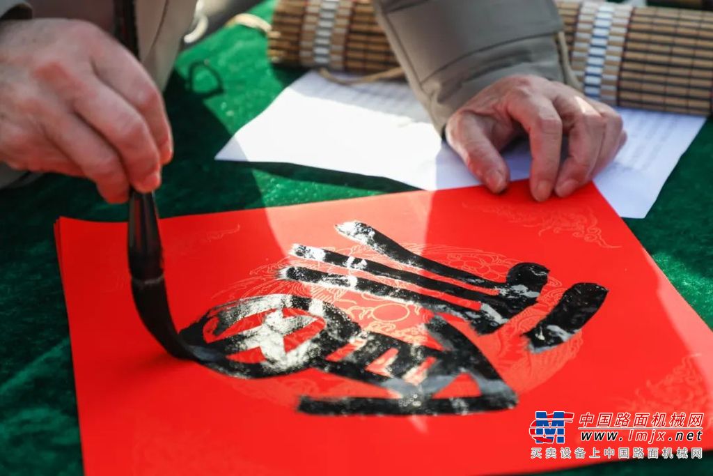 	为新年“卯”足干劲，大展宏“兔”