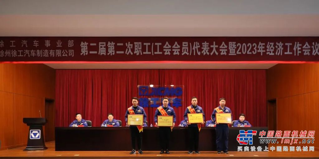 	2022年，事业部在集团党委的正确领导下，在传统重卡市场下行的态势下，沉稳应战、调整变革，实现了新能源板块引领下的多产业发力及突破。稳固于行业出口前六，重型车辆产品位居前三，新能源重卡位列行业前茅。