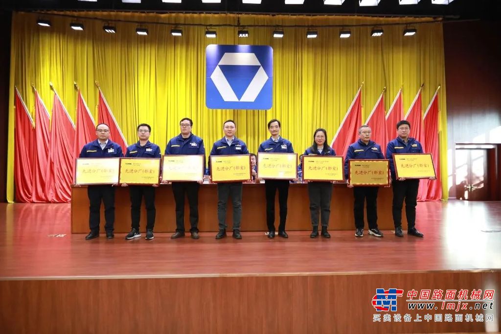 	2023年，是全面贯彻党的二十大精神的开局之年，是新徐工新蓝图全面擘画的开局之年，也是徐工消防高质量发展全面发力的关键之年。徐工消防将以产业“五化”战略转型为引领，坚持跳出工程机械看消防，抓住两大产业发展新机遇，主动识变、求变、应变，勇于担当，敢想敢干，继续奋力谱写高质量发展新篇章。