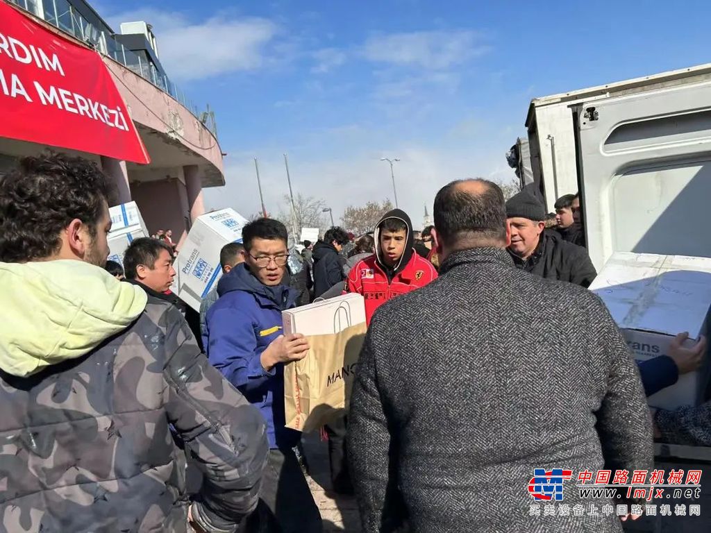 	当地时间2月6日12:30分，一道道指令迅速发出，徐工土耳其公司全员出动，多方进行沟通联络，坚持就近、从速原则，立即调配12台各吨位挖机、装载机等应急设备停工待命，并积极响应中国驻土耳其使馆和土耳其中资企业总商会号召，协调资源、积极联系，为当地华人华侨提供必要援助。