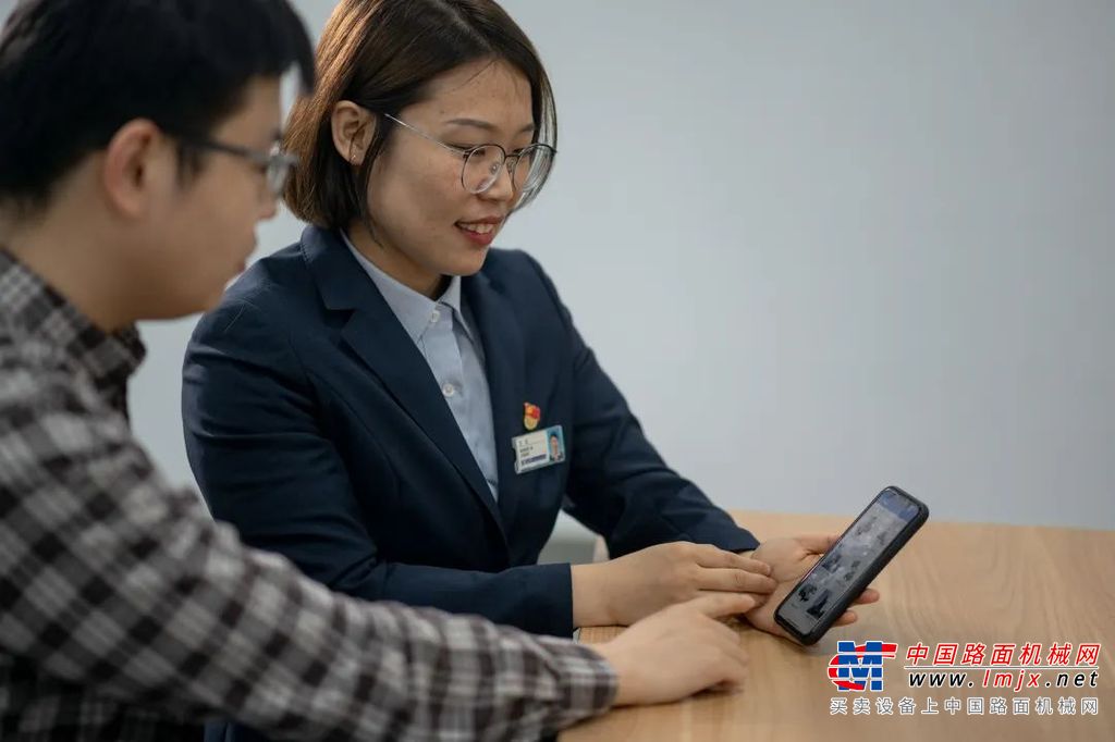 徐州市中小企业公共服务示范平台，是指由法人单位建设和运营，具有服务开放性、资源共享性等特征，为中小企业提供信息、技术、创业、培训、融资等公共服务，管理规范、业绩突出、公信度高、服务面广，具有示范带动作用的公共服务平台。