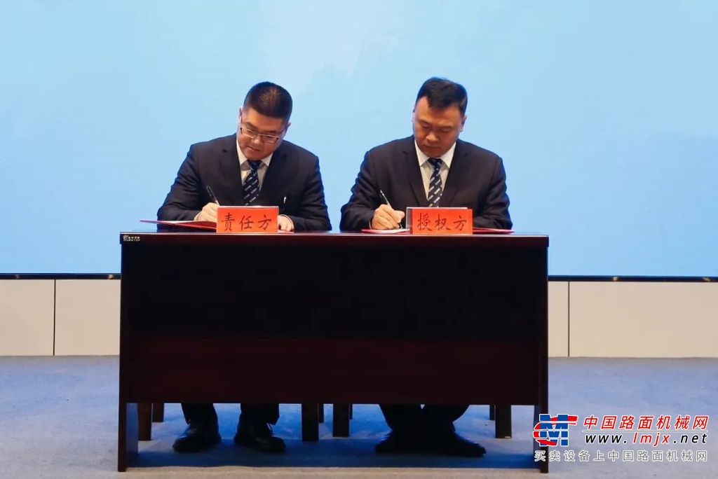 	事业部建设一流的技术体系和国际化体系离不开全体职工在工作中孜孜不倦的探索和追求，各版块负责人在会上分别作了交流发言，重点分享了2023年的工作思路和打法。