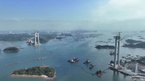 广西海上最高猫道竣工，看中联重科塔机穿云破雾助力跨海！