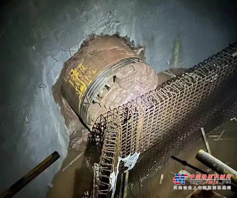 徐工顶管机突破大口径岩石顶管机中长距离顶进施工记录