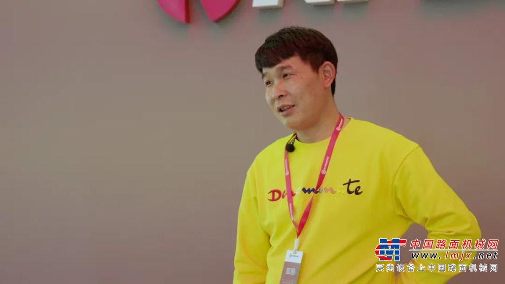 	来自中国台湾鸿林兴业股份有限公司的学员吴工告诉小编，他们公司使用的就是南方路机LBGZ4000型（原GLBR4000型）沥青搅拌站，“去年因为特殊原因，没办法进行系统的学习，但南方路机服务工程师一直给予细致耐心的技术指导。这次来到搅拌学院学习，更是把我使用设备过程中碰到的疑问都解决了，收获多多。”