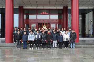 参观临工博物馆 汲取奋进力量