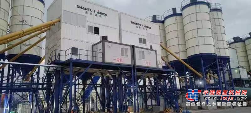 	▌安调期间，山推建友服务人员在做好疫情防控措施的前提下，全力抓工期、保质量，推进项目建设“不停步”，以精品意识和卓越服务理念，高标准、高质量推进了项目在元旦前竣工。