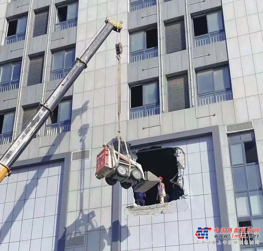 	众所周知，山猫小型设备是极限工况作业的专家，一起来看看山猫S70滑移装载机的答卷。