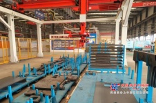 近日，公司领导及全体干部主管集中学习了徐工近期重要指示精神，传达了2023年纪委会议主要内容及工作要求。会上，李总要求：领导班子要把好方向、管好大局，带头落实全面从严治党政治责任，带头践行“四种精神”，坚持将党风廉政建设和业务工作同布置、同要求、同推进。全体干部主管要充分发挥承上启下的作用，要履行好“一岗双责”职责，严守法纪底线，勇挑重担重任，推动党风廉政建设和作风建设向纵深发展，营造风清气正的干事创业环境。