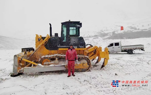 山推：我是服务工程师 | 翻越五千米雪山，只为服务到家