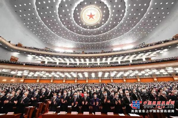 两会聚焦 | 赴京再履职，全国人大代表刘飞香为高端装备制造业高质量发展建言献策