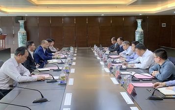 苏子孟会长一行调研徐工