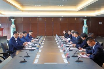 哈萨克斯坦驻沪总领事一行到访徐工