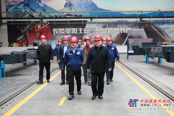 省消防协会会长蒋正林一行莅临徐工消防参观考察