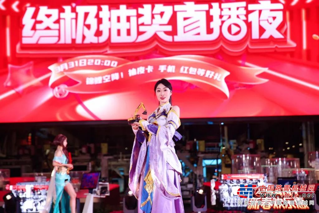 三一泵路事业部营销公司副总经理 姚献东（左二）