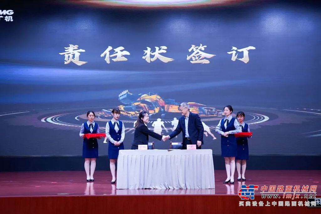 方案以杨东升董事长及陆川总裁对人才发展的工作要求为指导思想，以高质量打造一流人才队伍为目标，聚焦“五化”人才短板，结合矿机五年经营发展战略，统筹谋划了2023-2027年人力资源发展规划，重构了适应新发展要求的徐工矿机V型人力资源发展战略；提出了深入开展以“高速聚才-高矩用才-高效留才-高质育才”为核心的人才引擎工程，并系统制定了“选育用留”全链条的人才保障举措。同时方案聚焦公司“五化”转型及“智转数改”的战略发展需要，重点布局了“五化”等核心领域的“一盘棋”人才招引及激励模式；并围绕人才能力短板，制定了以“训战结合”、师徒帮带、项目历练等多种方式相结合的分层分类定制化、进阶式六支人才队伍赋能培养机制，全面激发人才活力及内生动力。