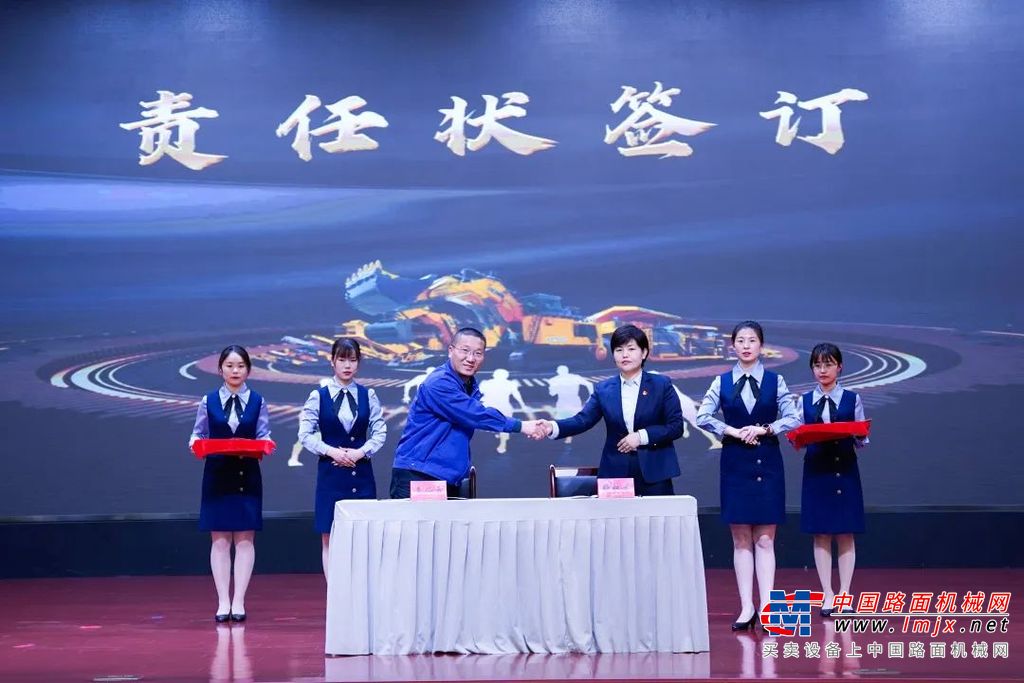 方案围绕“十六字”干部特质和“二十四字”干部行为标准，以补短提质，激发干部学习动力和干事热情为目标，结合公司干部主管的素质能力画像，统筹制定了基于共性与个性问题的全方位人才培养举措。通过学习行业相关政策、新经营理念、公司战略规划等，培养干部主管从公司经营视角考虑和处理问题的思维方式；通过以“干部走市场”“重大项目”及“十大管理提升”等项目为依托，激励干部深度参与经营，担当承责。多措并举提升干部经营思维、管理素养、业务能力、实干作风，快速打造一支独具矿机特色的能力超群、敢为善为、高效协同的干部队伍。