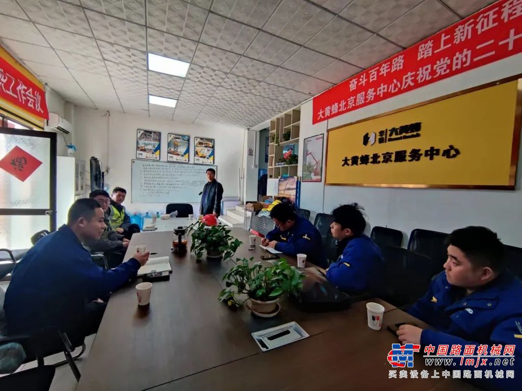 	自3月初，徐工消防“携手新征程 同心向未来”服务万里行启动以来，徐工高机服务队便兵分四路，奔赴全国各地。截至目前，先后走访了北京、上海、浙江、河南、黑龙江等地，倾听客户心声，为用户排忧解难。