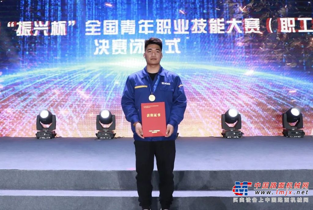 尖兵上岗 一盆冷水浇出钻研劲头